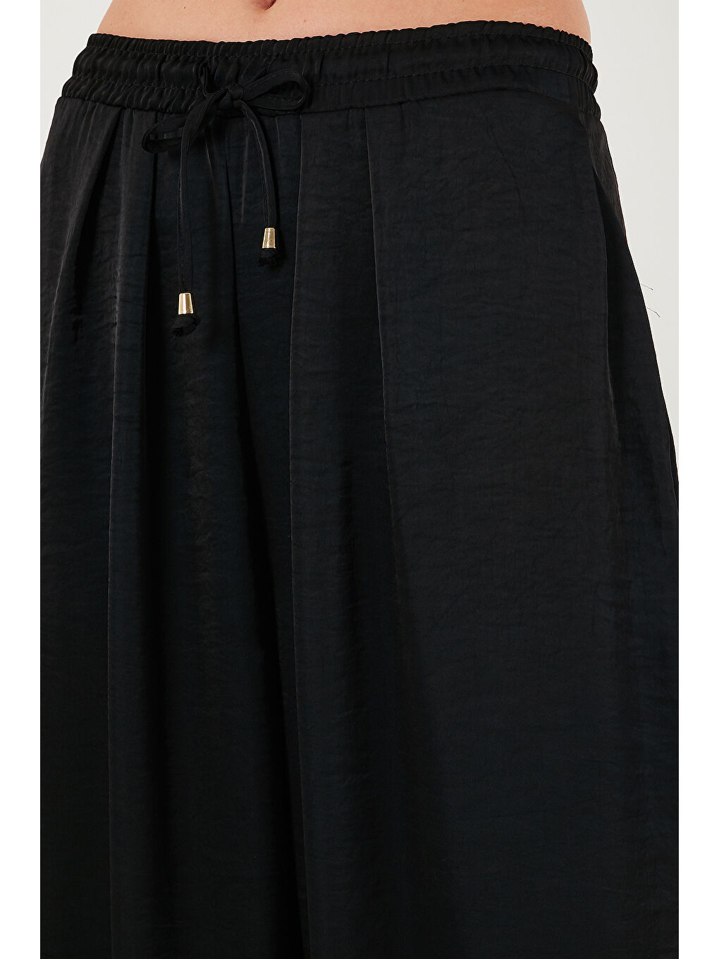 Siyah Oversize Bağlamalı Balon Paça Saten Şalvar Pantolon 68351199-4