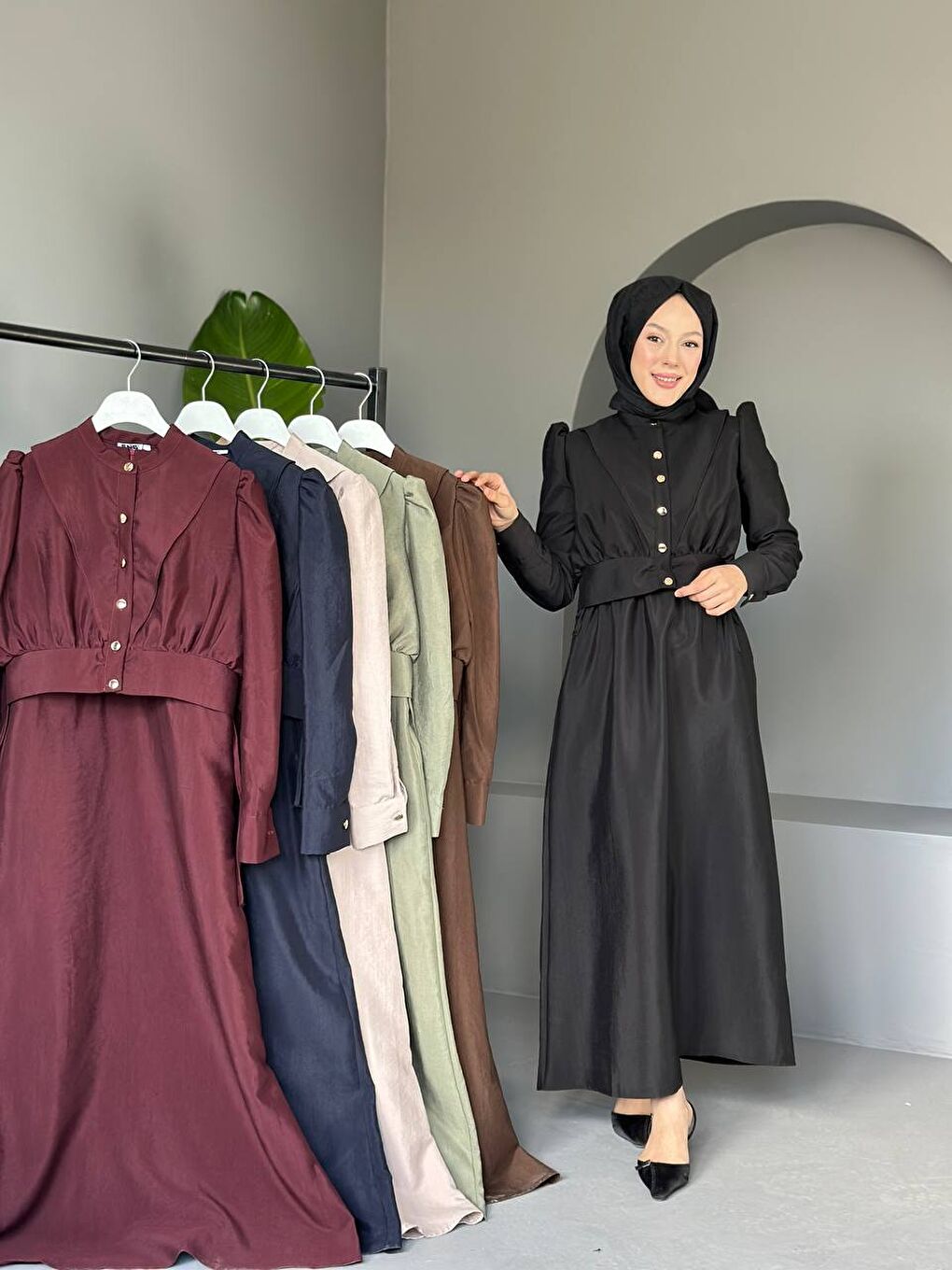 Siyah Kadın Büzgülü Balon Kol Düğmeli Uzun Elbise-1