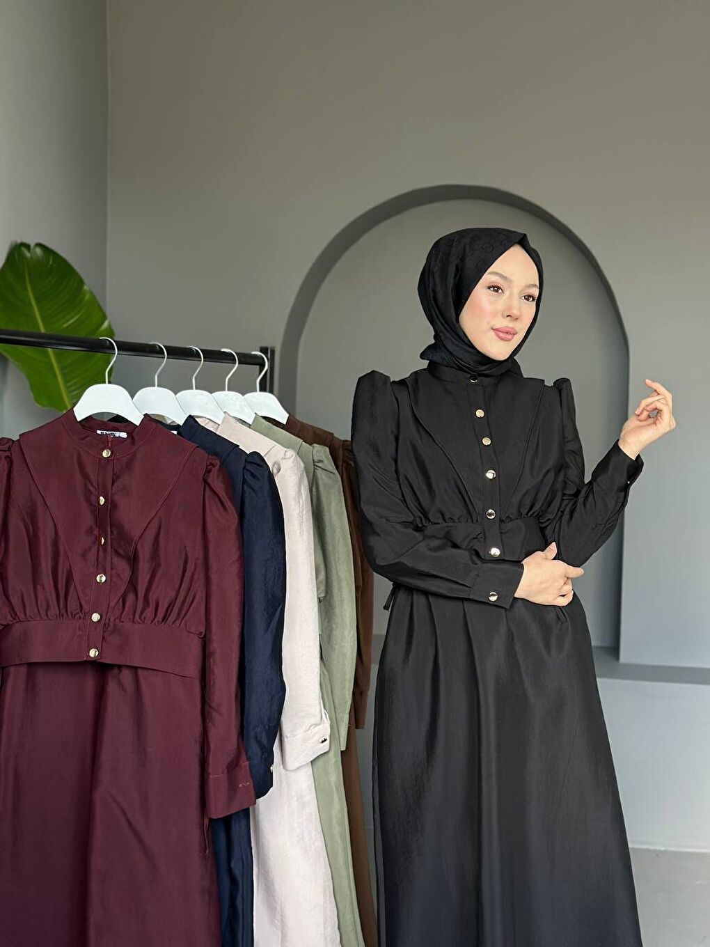 Siyah Kadın Büzgülü Balon Kol Düğmeli Uzun Elbise-2