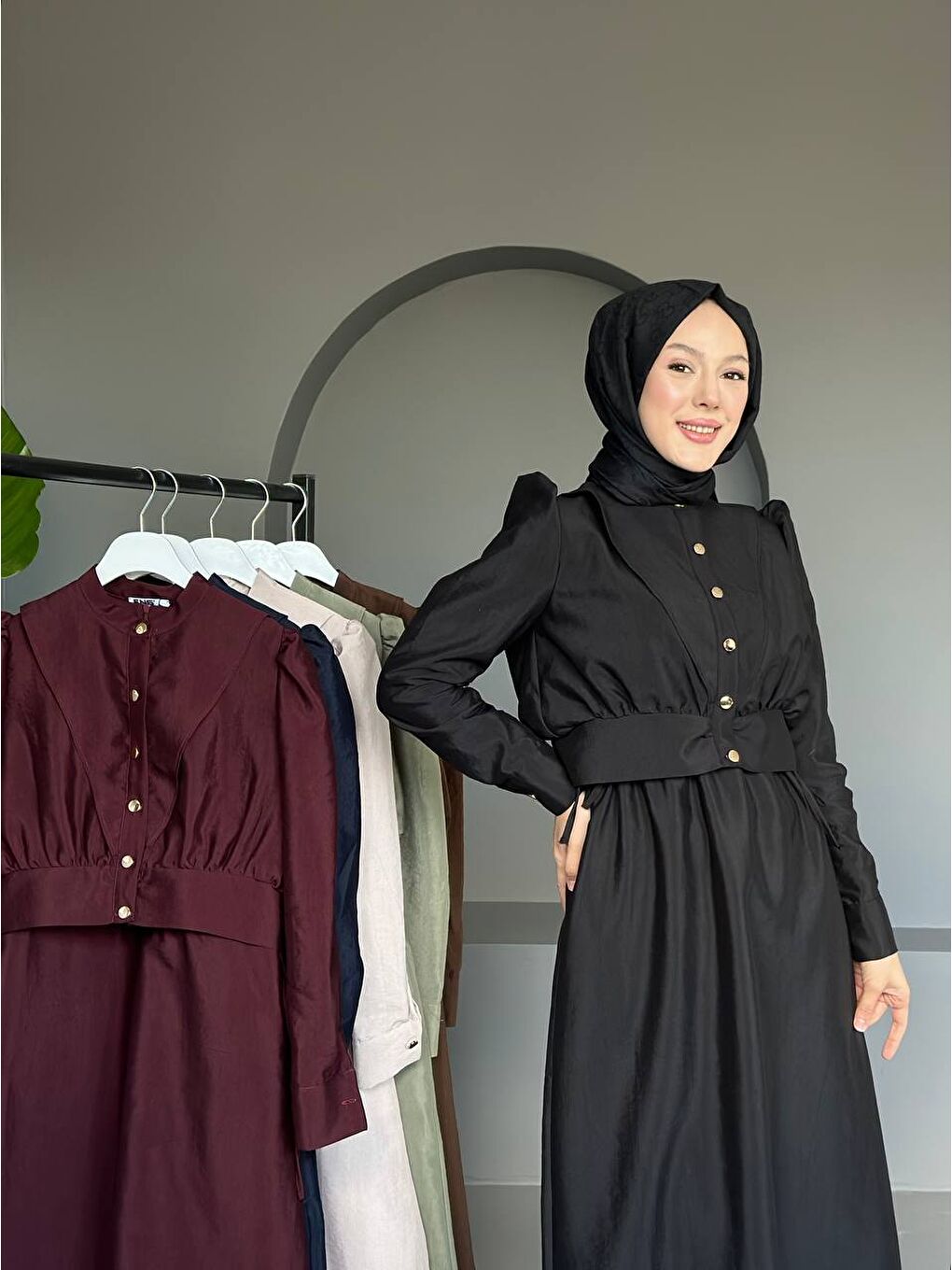 Siyah Kadın Büzgülü Balon Kol Düğmeli Uzun Elbise-4