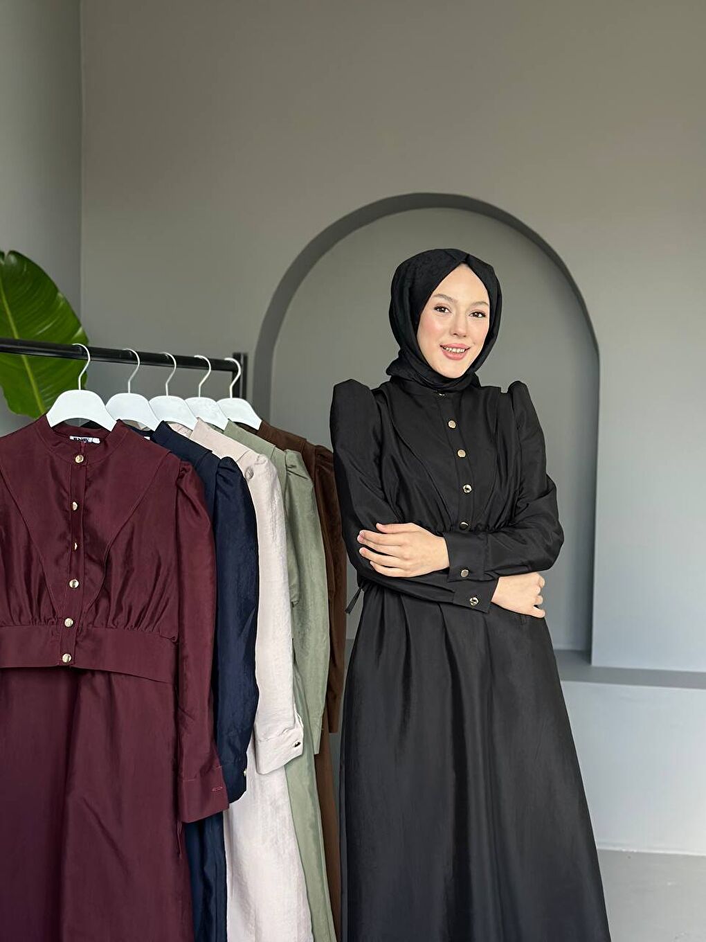 Siyah Kadın Büzgülü Balon Kol Düğmeli Uzun Elbise-5