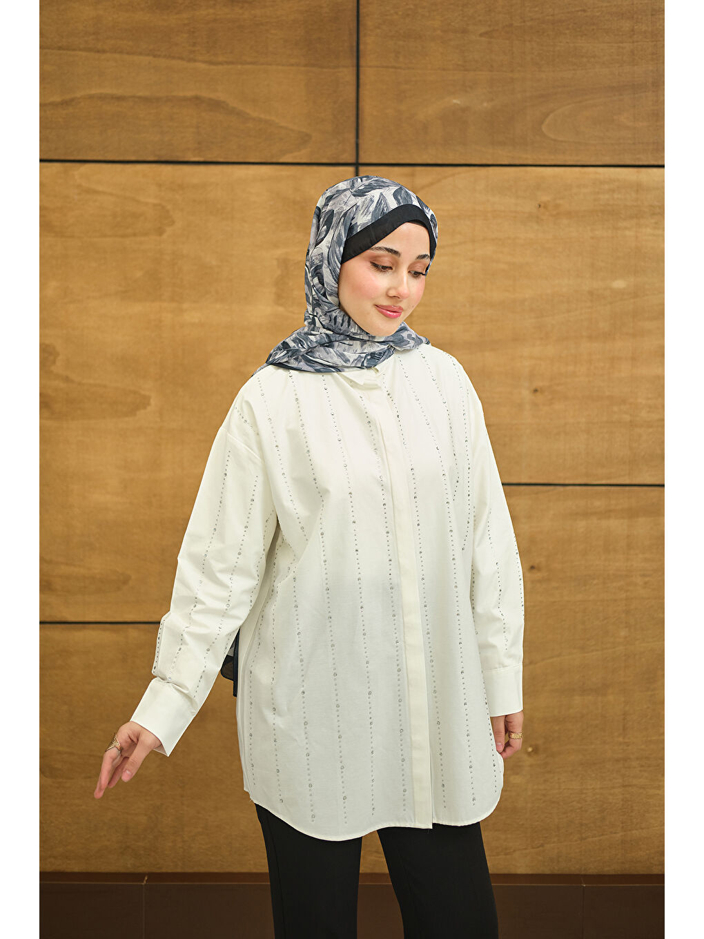 Kadın Gizli Düğmeli Ön taş Detay Regular Poplin Gömlek Beyaz-1