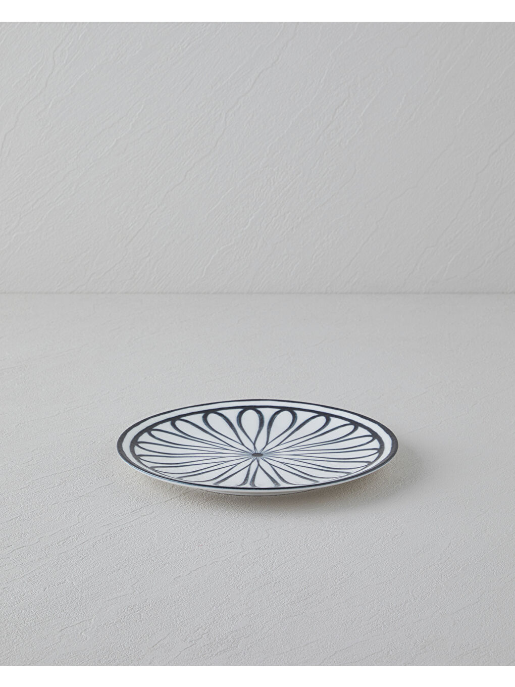 Monarch Porselen Pasta Tabağı 19 cm Siyah - Beyaz