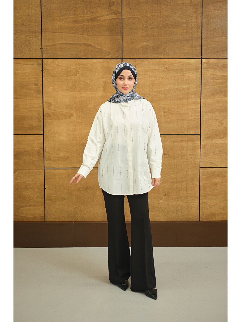 Kadın Gizli Düğmeli Ön taş Detay Regular Poplin Gömlek Beyaz-4