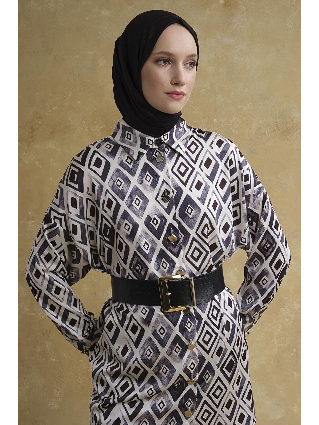 Retro Desenli Saten Tunik Beyaz