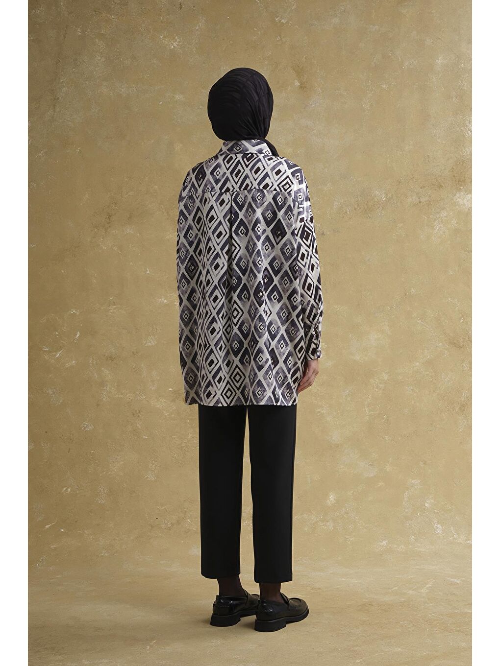 Retro Desenli Saten Tunik Beyaz-3