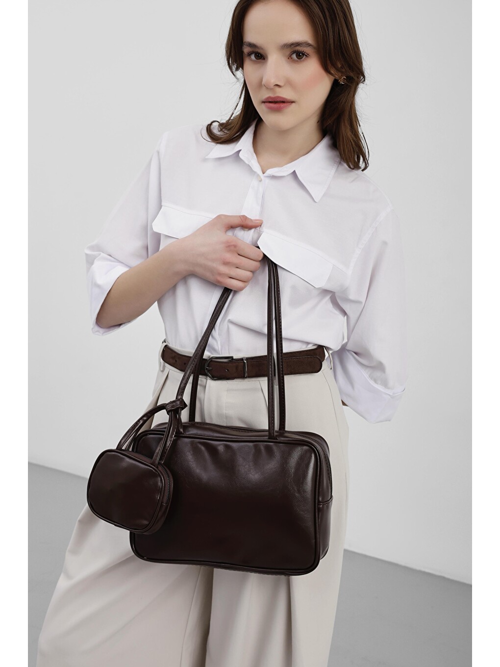 Kahverengi Choker Charmlı Omuz Çantası Acı Kahve-1