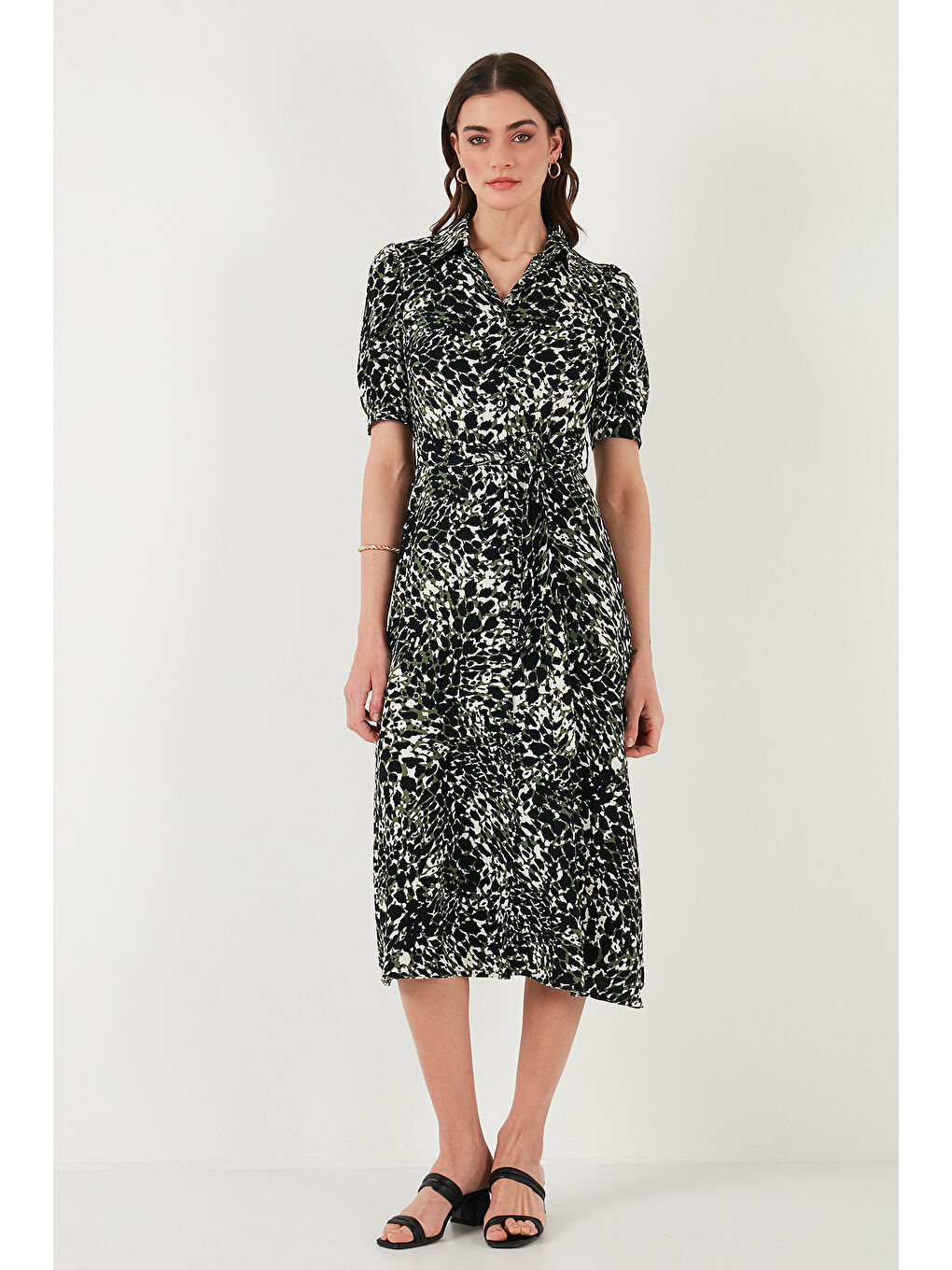 Yeşil Desenli Relaxed Fit Balon Kol Yırtmaçlı Kemerli Midi Boy Kadın Elbise 67810558-5