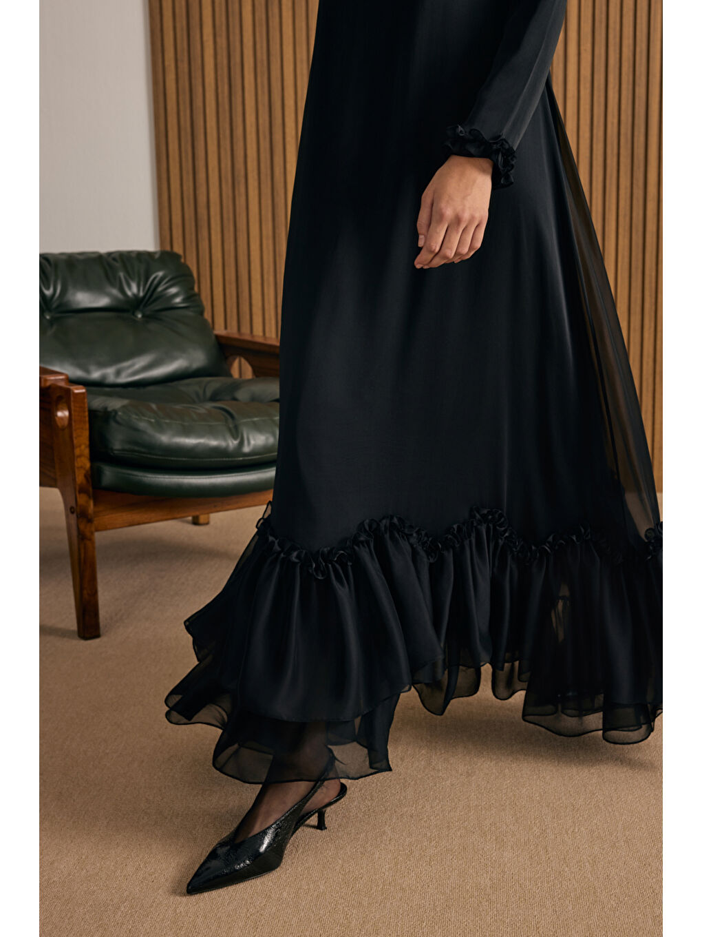 Siyah Fırfırlı Şifon Elbise-3