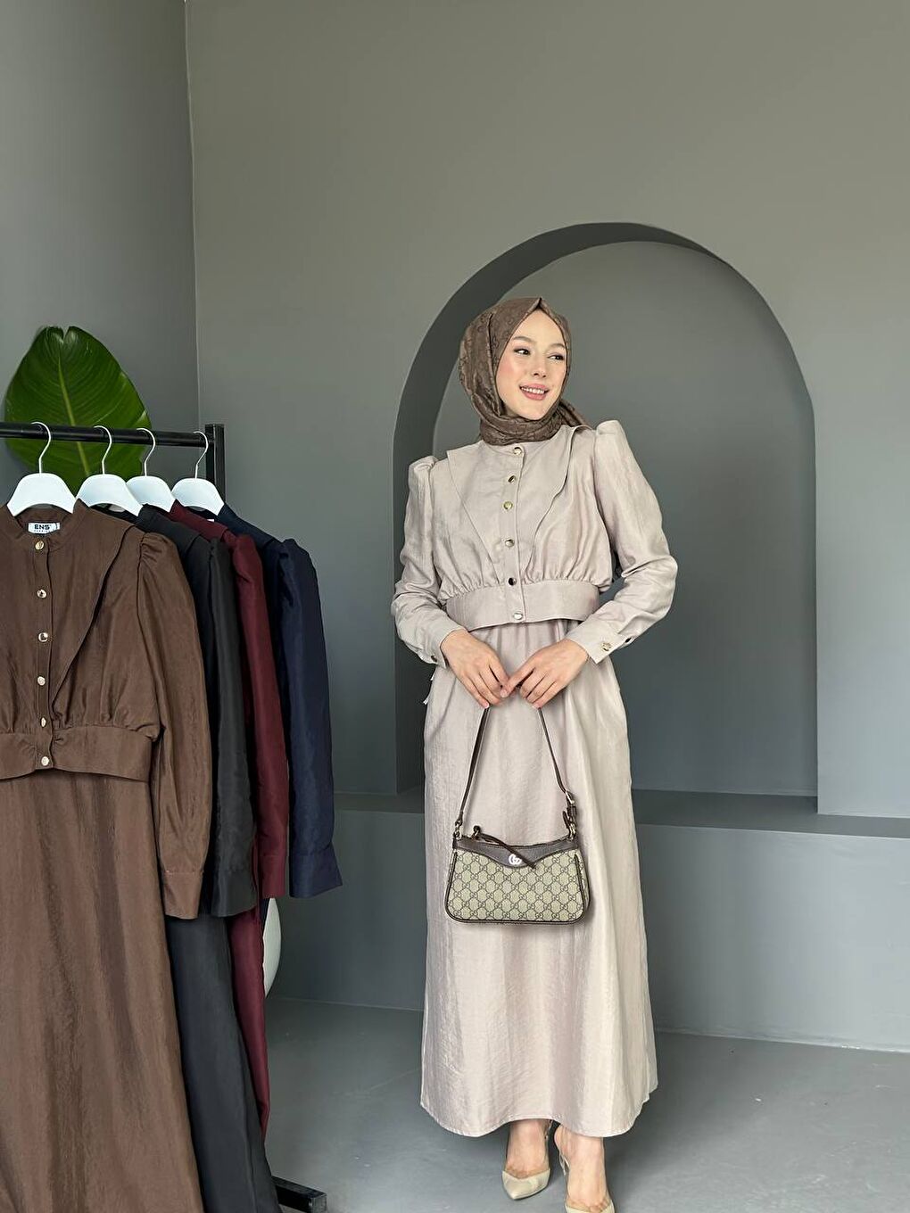 Bej Kadın Büzgülü Balon Kol Düğmeli Uzun Elbise-3