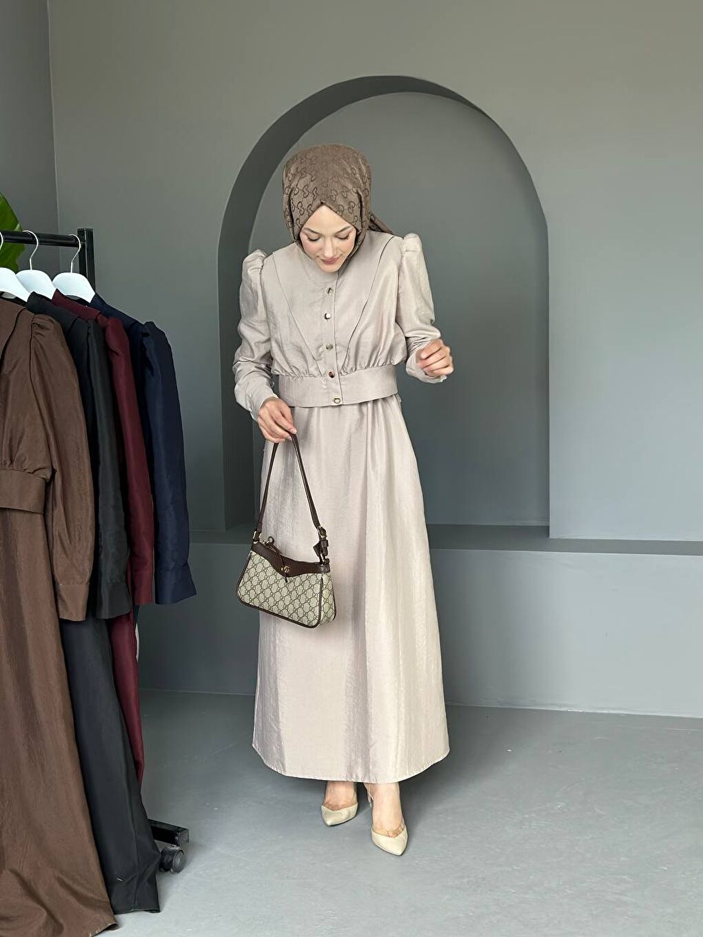 Bej Kadın Büzgülü Balon Kol Düğmeli Uzun Elbise-4