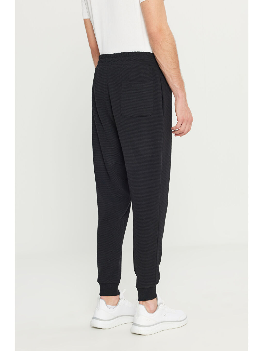 Erkek Siyah Pamuklu Standart Fit Beli Bağlamalı Desenli Yan Cepli Eşofman Altı-4