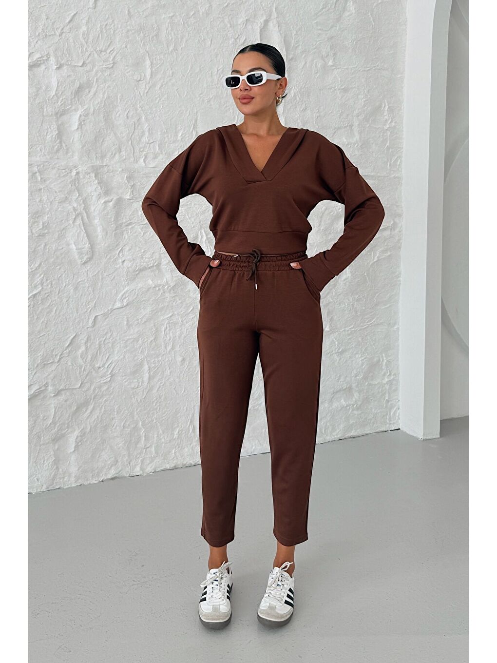Kadın Kahverengi V Yaka Kapüşonlu Crop Eşofman Modal Kumaş Alt-Üst Takım-1