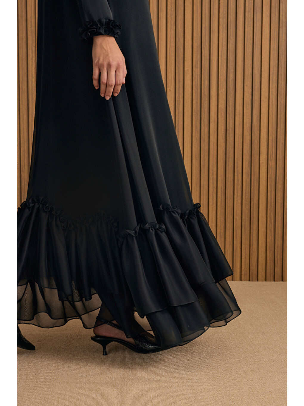 Siyah Fırfırlı Şifon Elbise-4