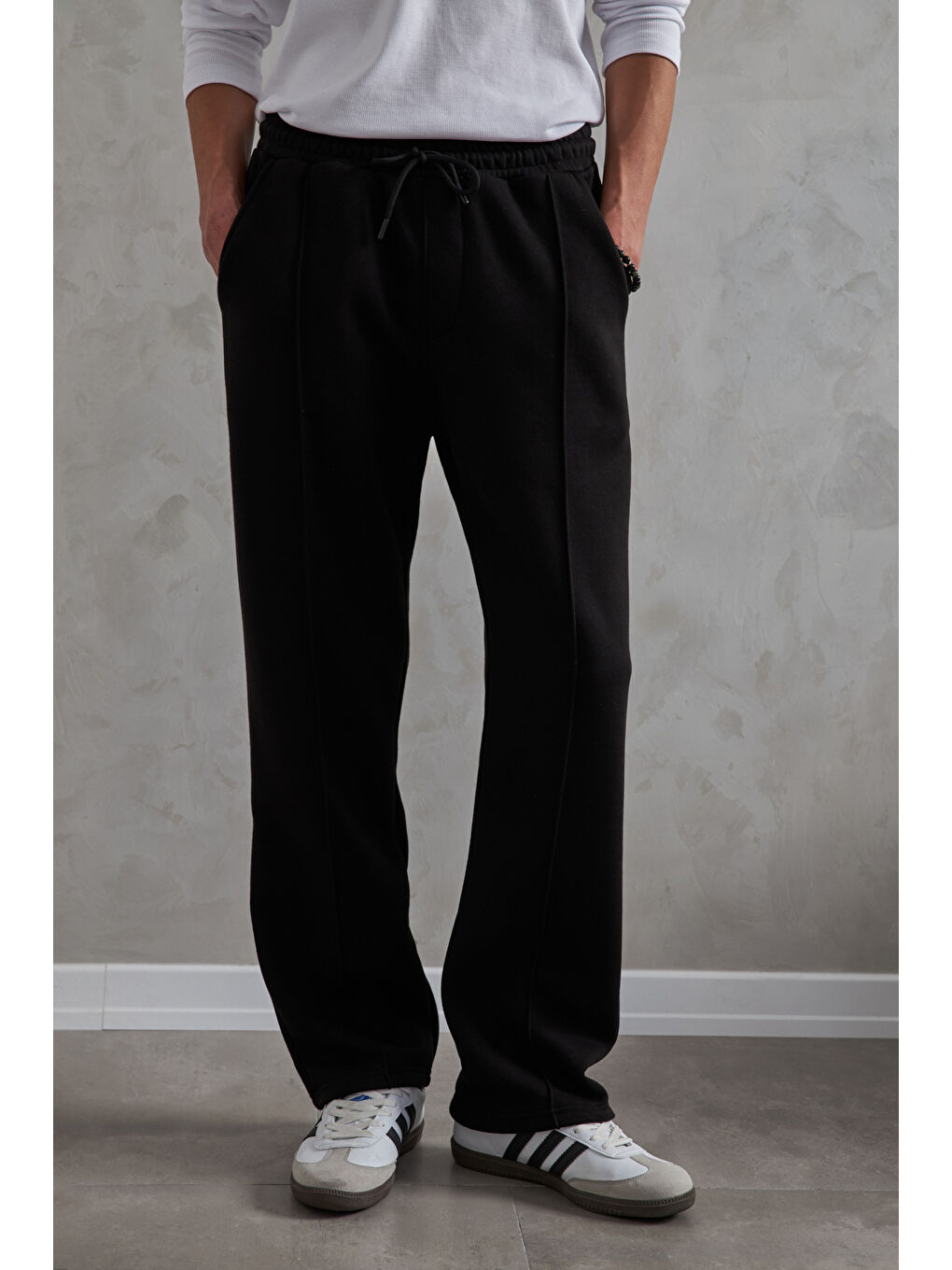 Siyah Erkek Önü Dikiş Detaylı Baggy Eşofman Altı-1