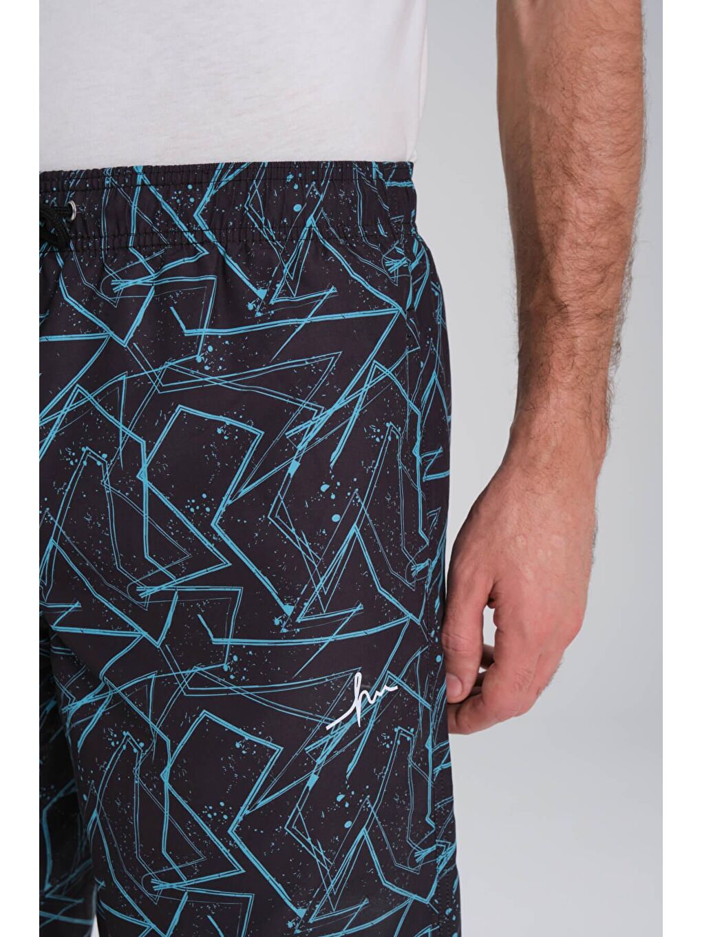 Desenli Siyah Kısa Erkek Havuz Ve Deniz Şortu 2428-4