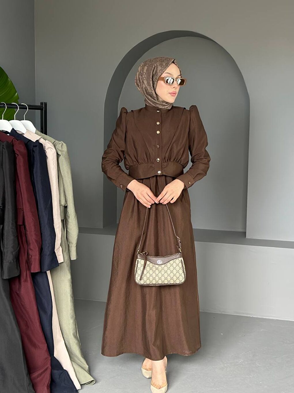 Kahverengi Kadın Büzgülü Balon Kol Düğmeli Uzun Elbise