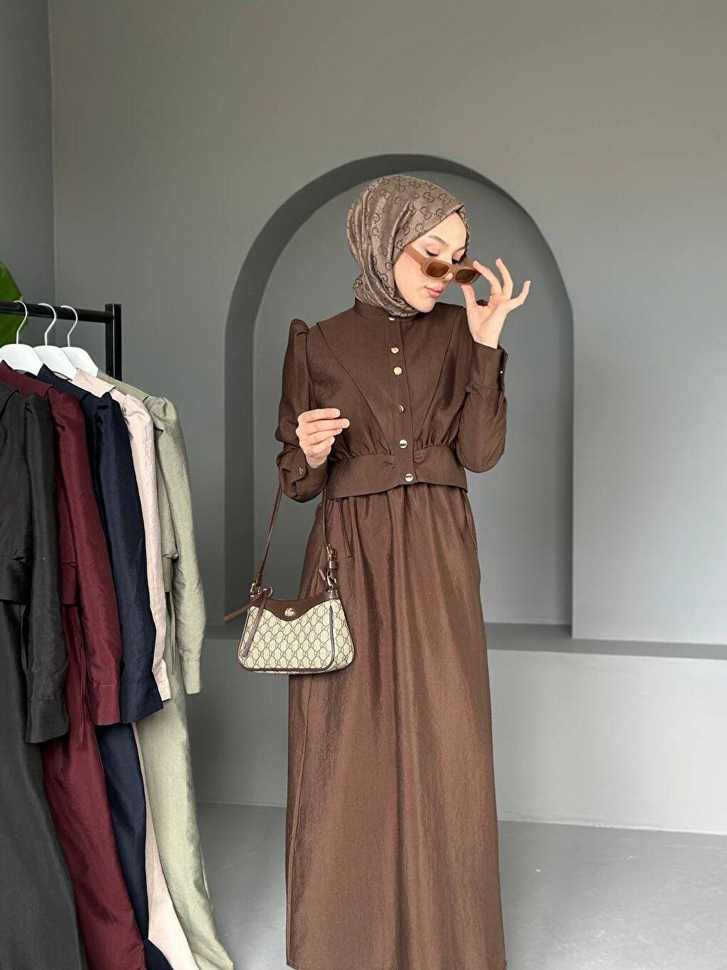 Kahverengi Kadın Büzgülü Balon Kol Düğmeli Uzun Elbise-3