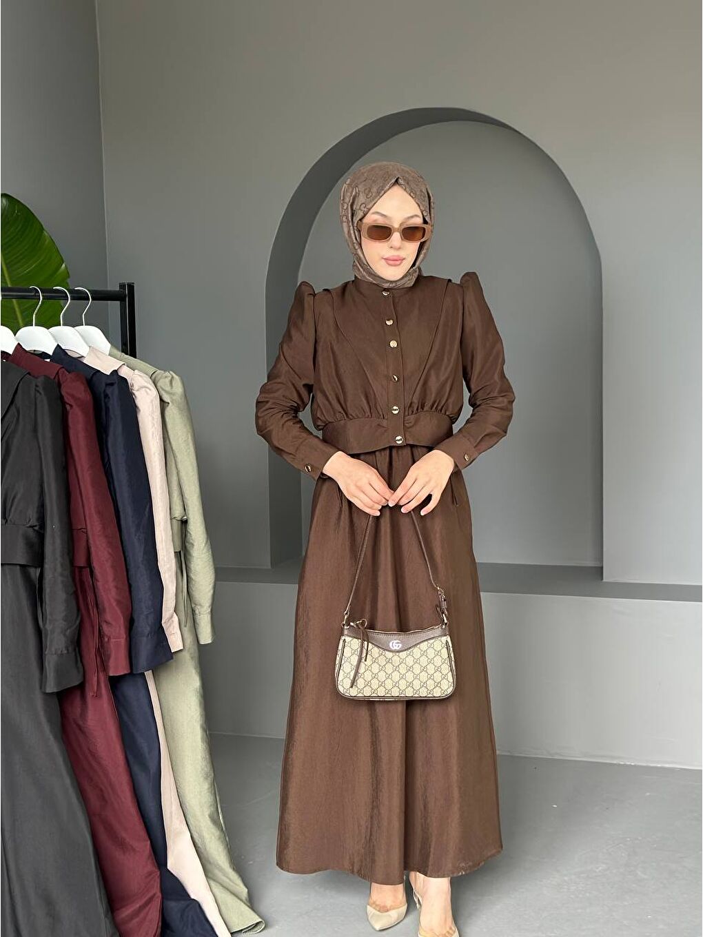 Kahverengi Kadın Büzgülü Balon Kol Düğmeli Uzun Elbise-4