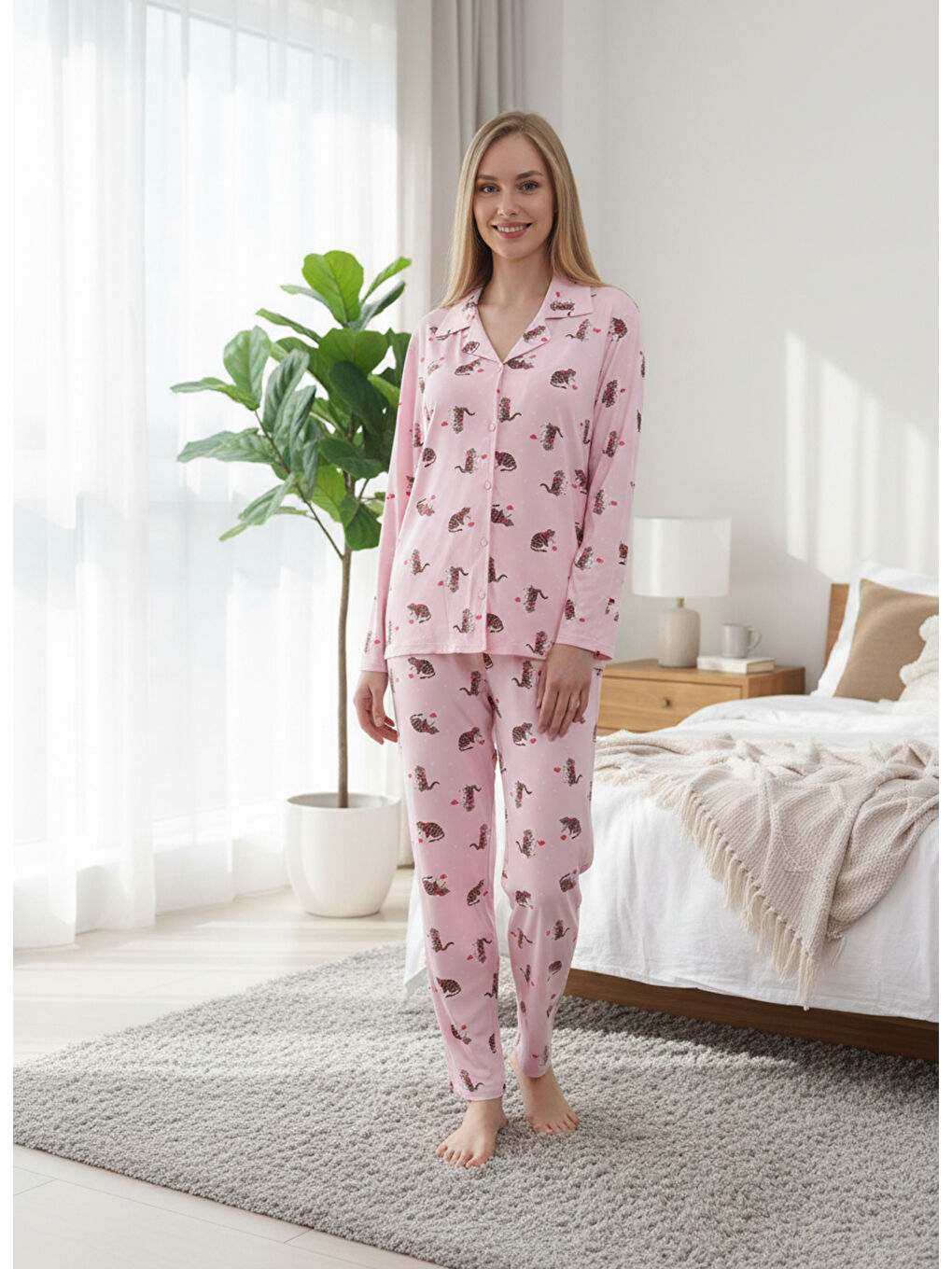 Pembe Kedi Desenli Milan Kumaş Önden Düğmeli Uzun Kollu Kadın Pijama Takımı 1043-1