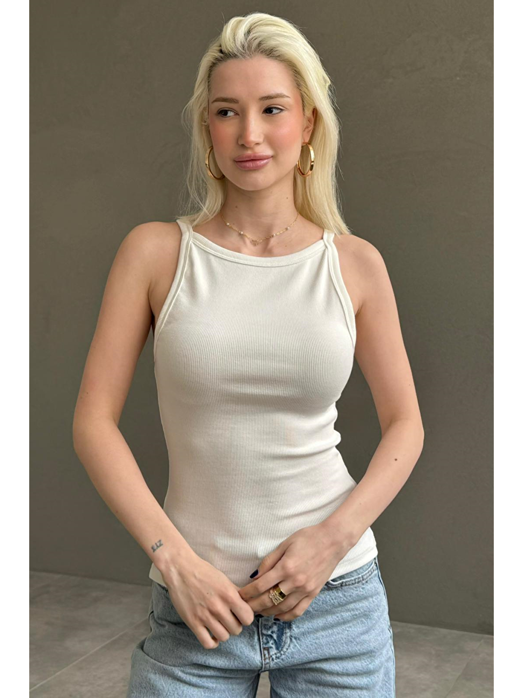 Beyaz  Biyeli Vücudu Saran Fitilli Modern Kesim Atlet Mg2681-4