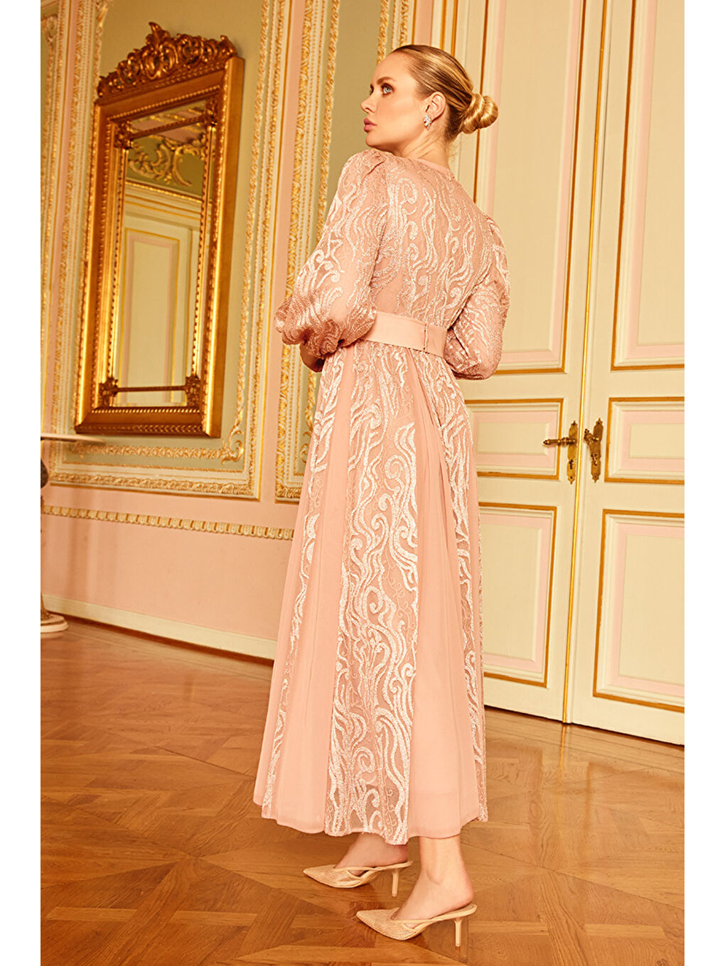 Pembe Pudra Yaka Ve Kuşak İşlemeli Dantel Elbise-1