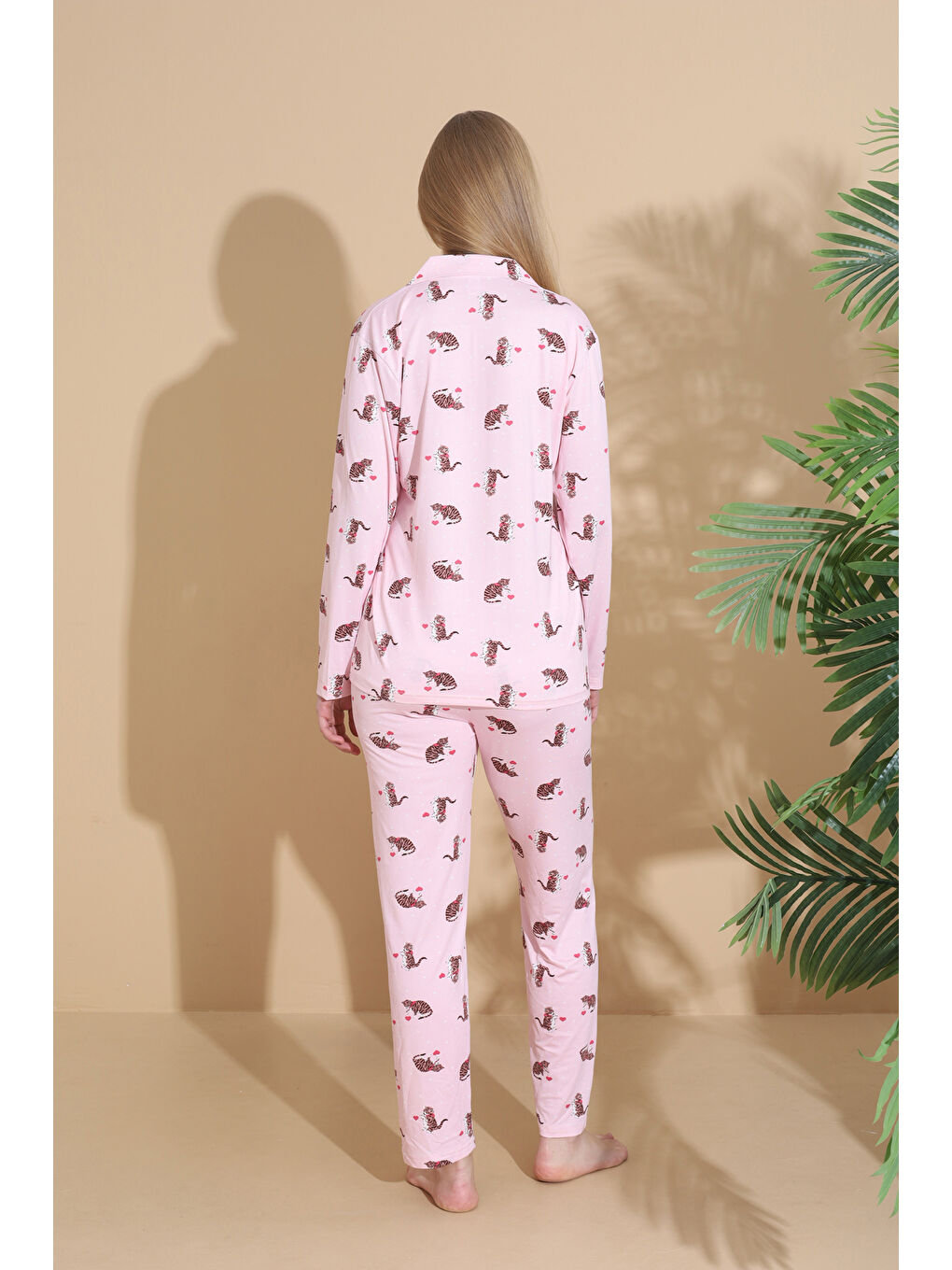Pembe Kedi Desenli Milan Kumaş Önden Düğmeli Uzun Kollu Kadın Pijama Takımı 1043-4