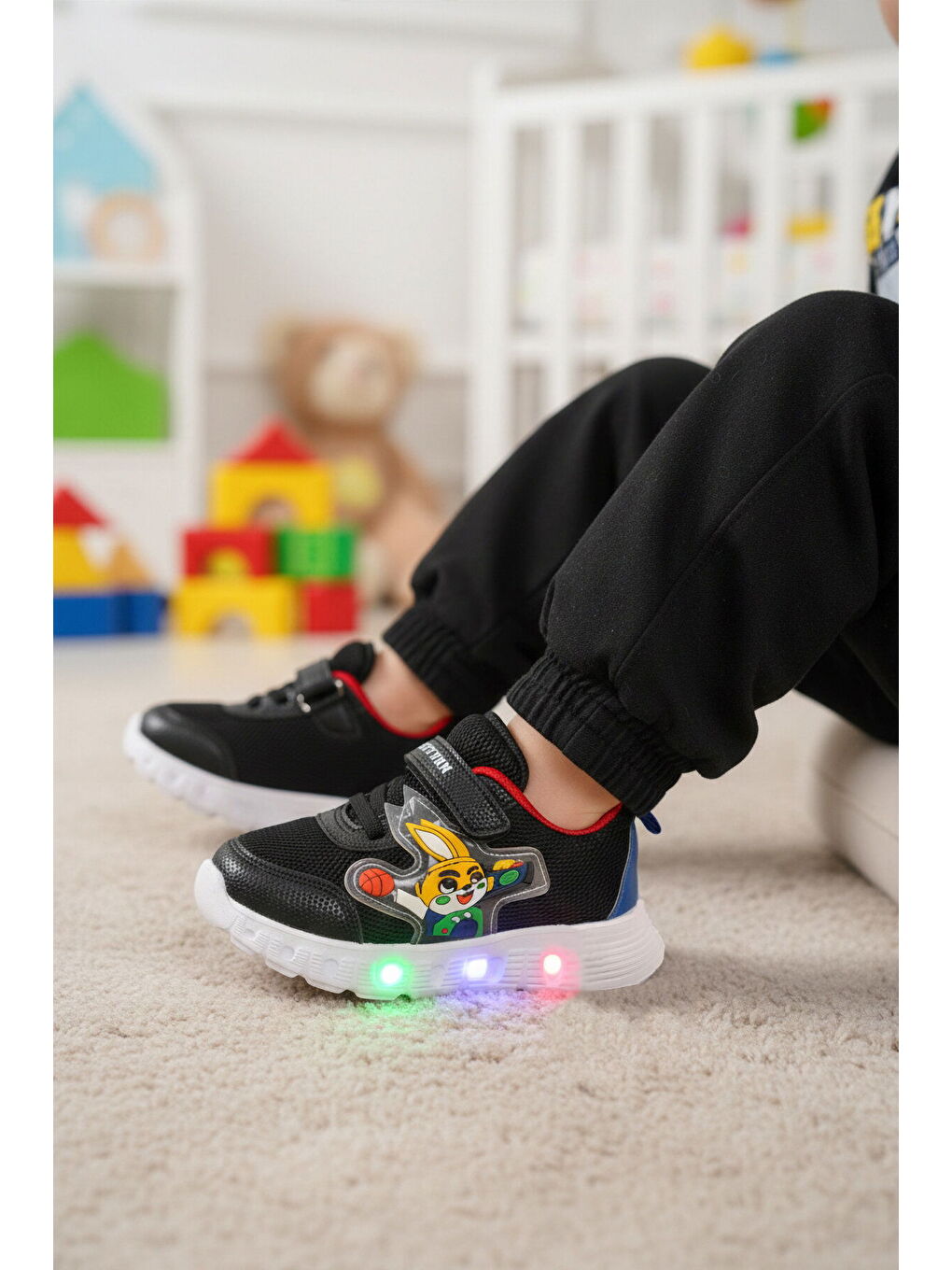 Siyah Cırtlı Işıklı Hafif Unisex Çocuk Spor Ayakkabı 1015 P-2