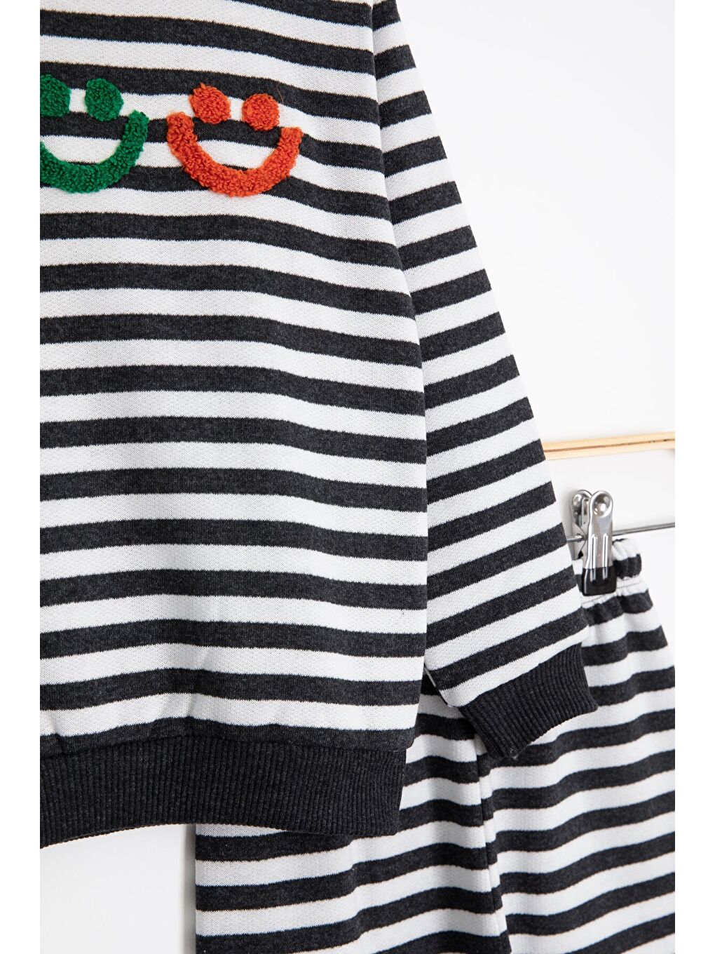 Gri Füme Erkek Çocuk Gülenyüz Nakışlı Çizgili Şardonlu Takım 23322-2