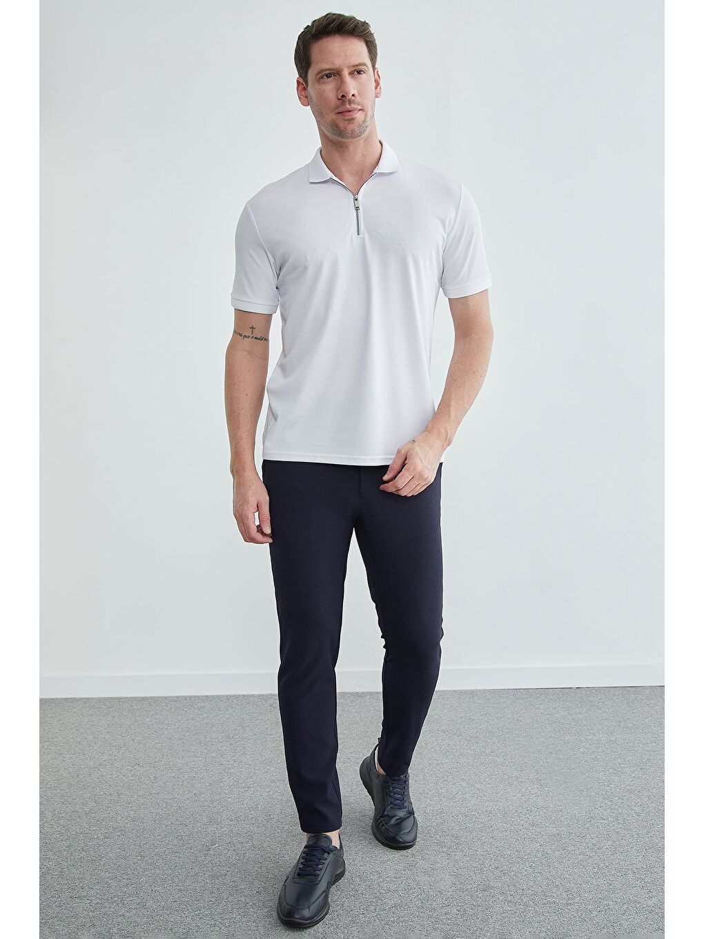 Beyaz Yarım Fermuarlı Polo Yaka Tişört-2