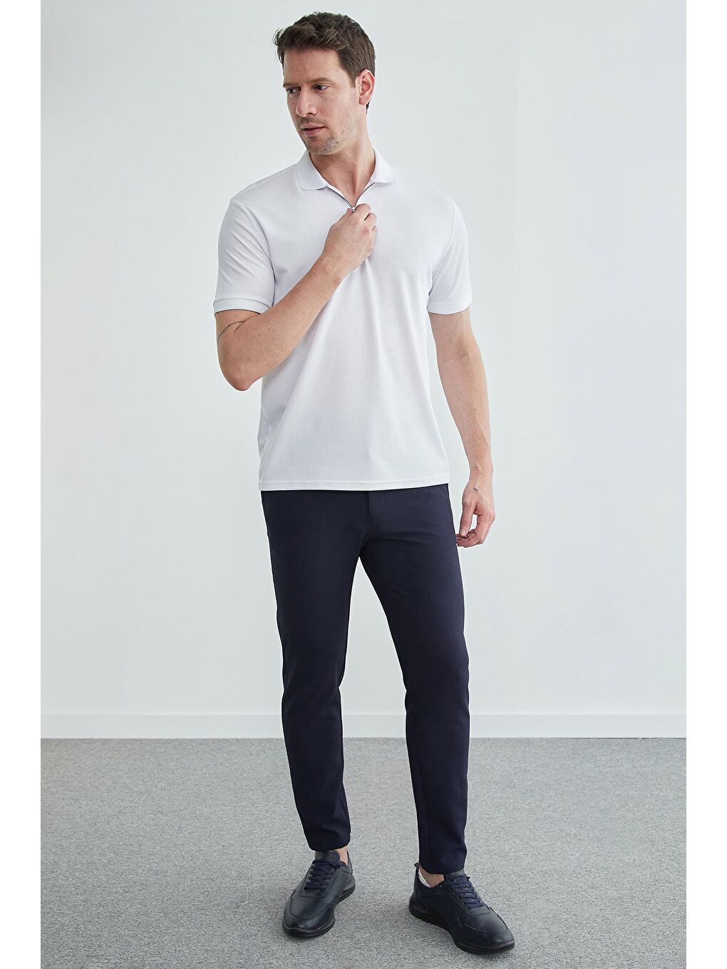 Beyaz Yarım Fermuarlı Polo Yaka Tişört-3