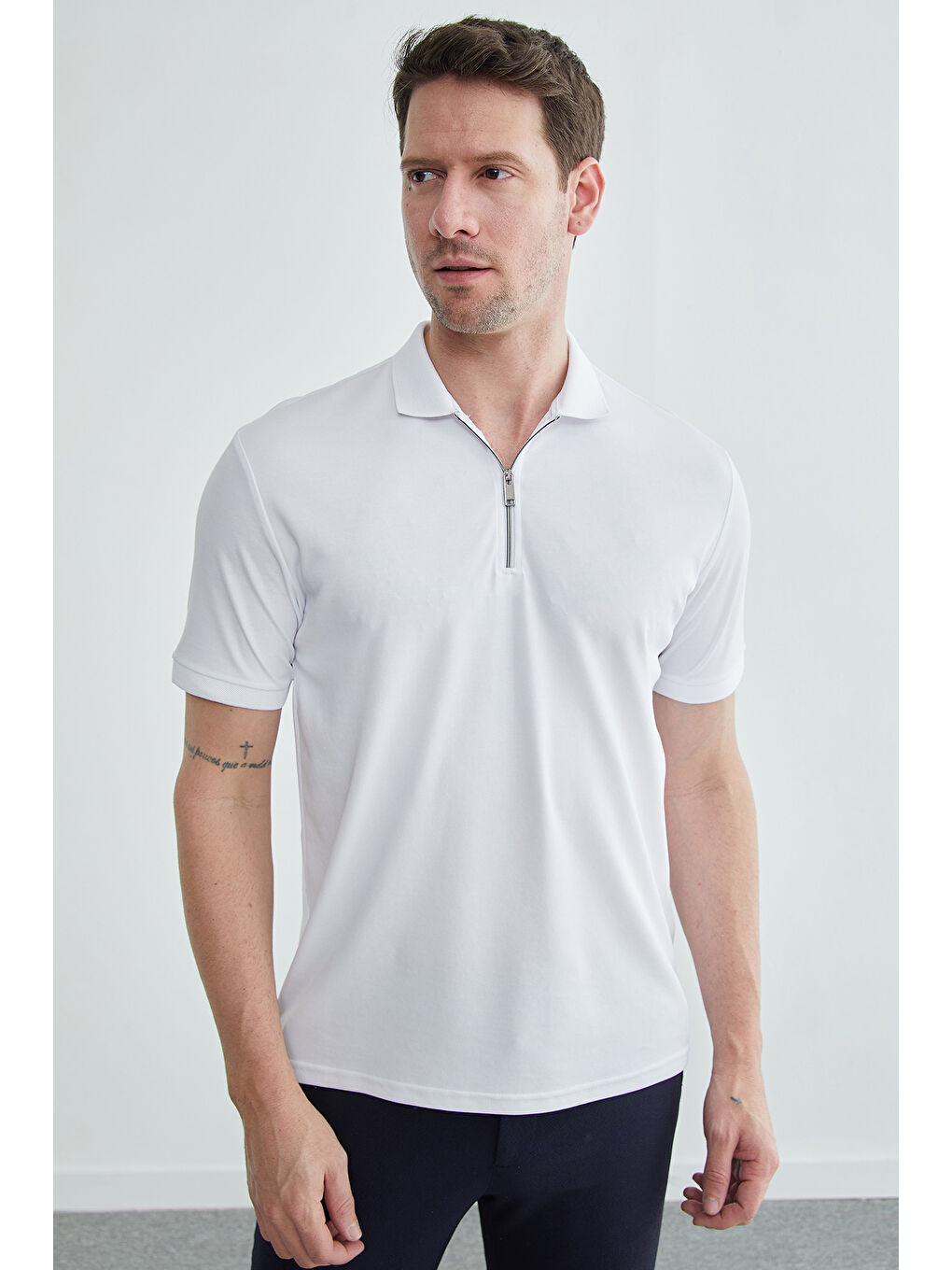 Beyaz Yarım Fermuarlı Polo Yaka Tişört-4