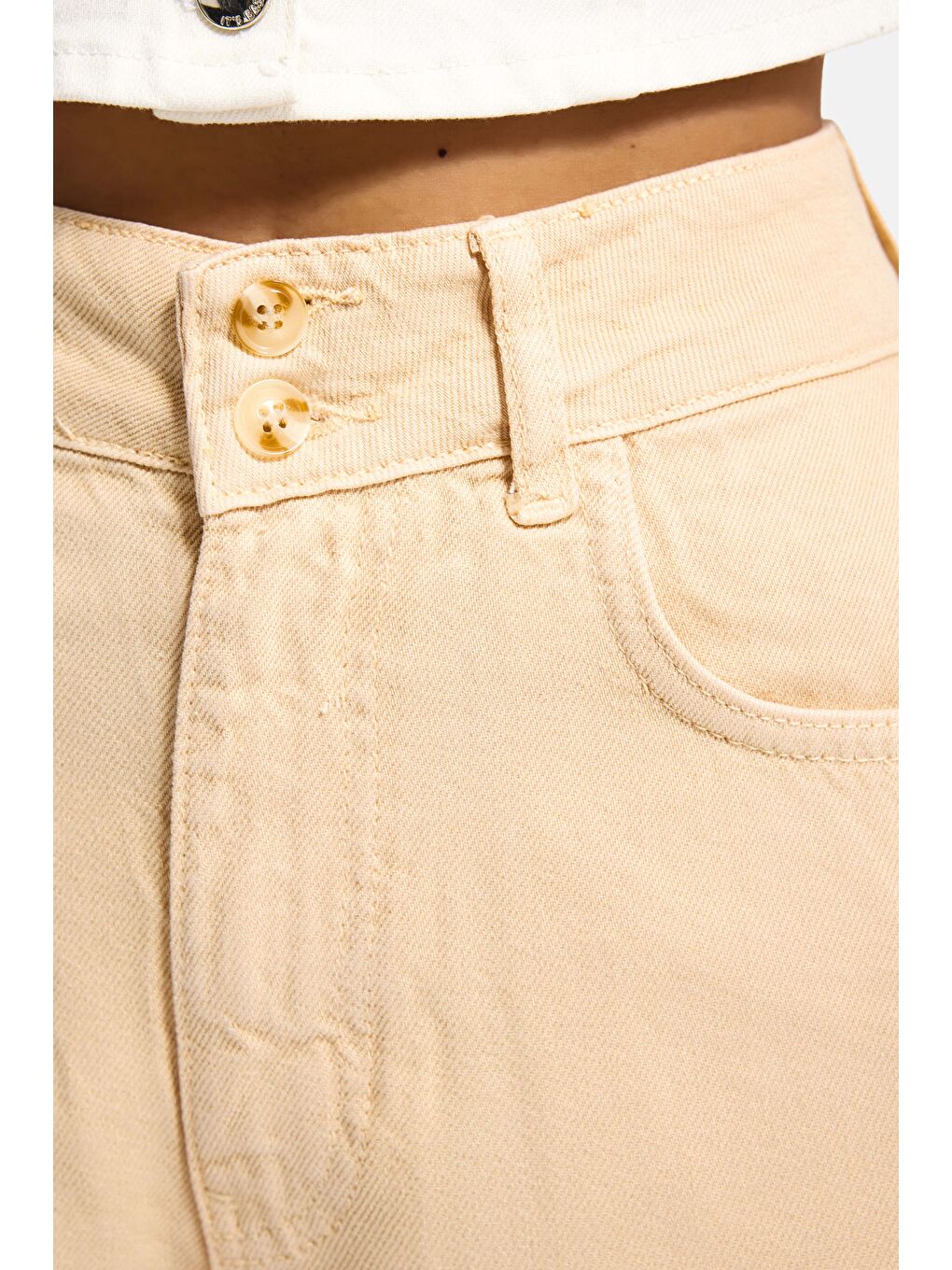 Kadın Bej 6s6-57 Relax Fit Kemer Detaylı %100 Pamuk Denim Şort-6