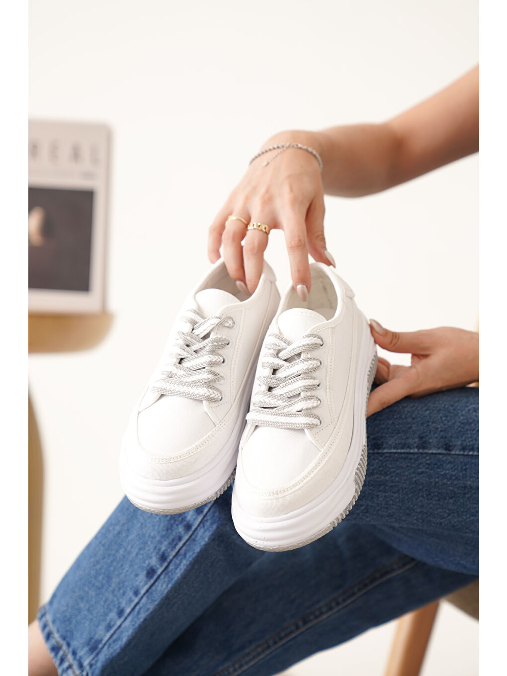 Beyaz D094 Kadın Sneaker Yüksek Taban Bağcıklı Bez Spor Ayakkabı