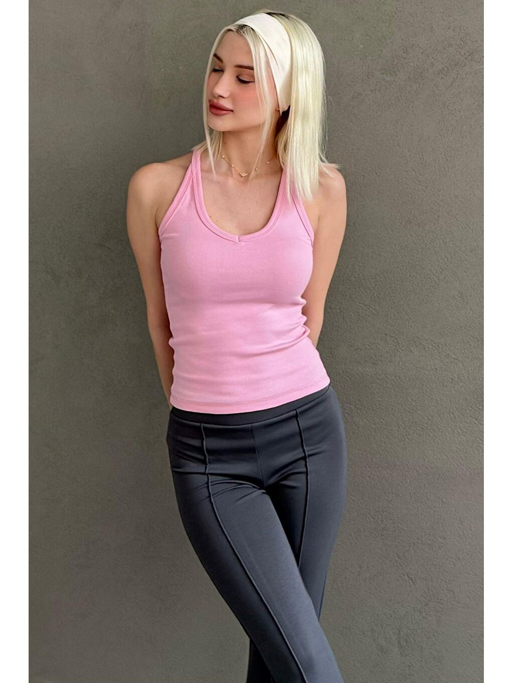 Pembe Basic Vücuda Oturan Kolsuz Kadın Atlet Mg2639-1