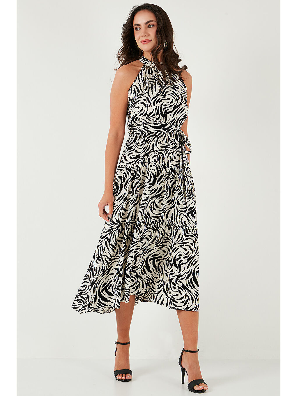 Siyah Desenli Regular Fit Halter Yaka Kemerli Midi Boy Kadın Elbise 6772030-3