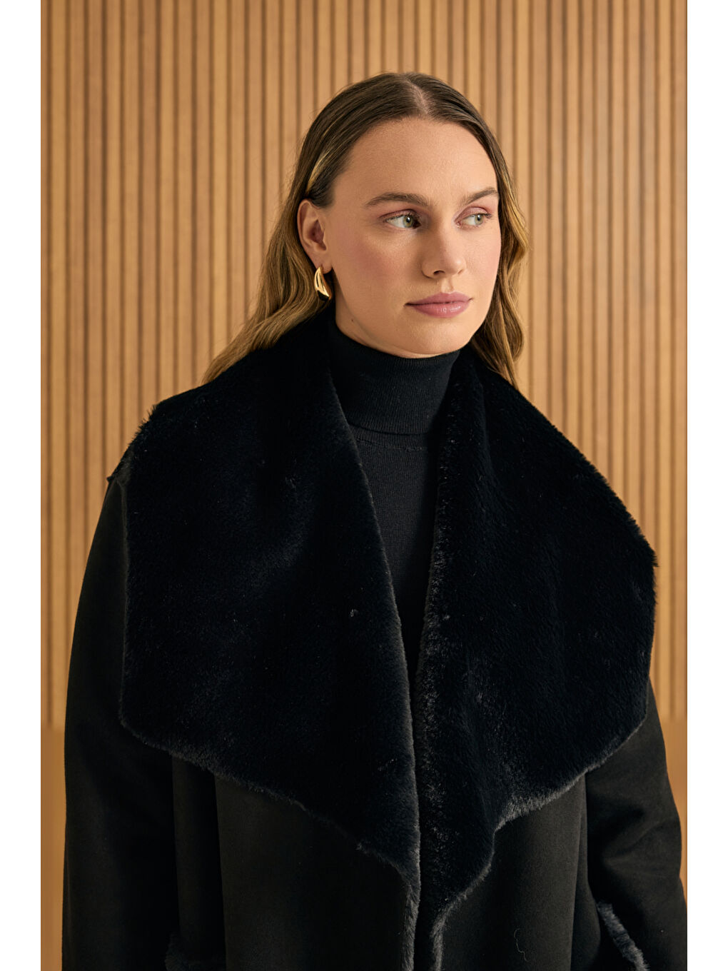 Siyah İçi Kapitone Kürk Mont-3