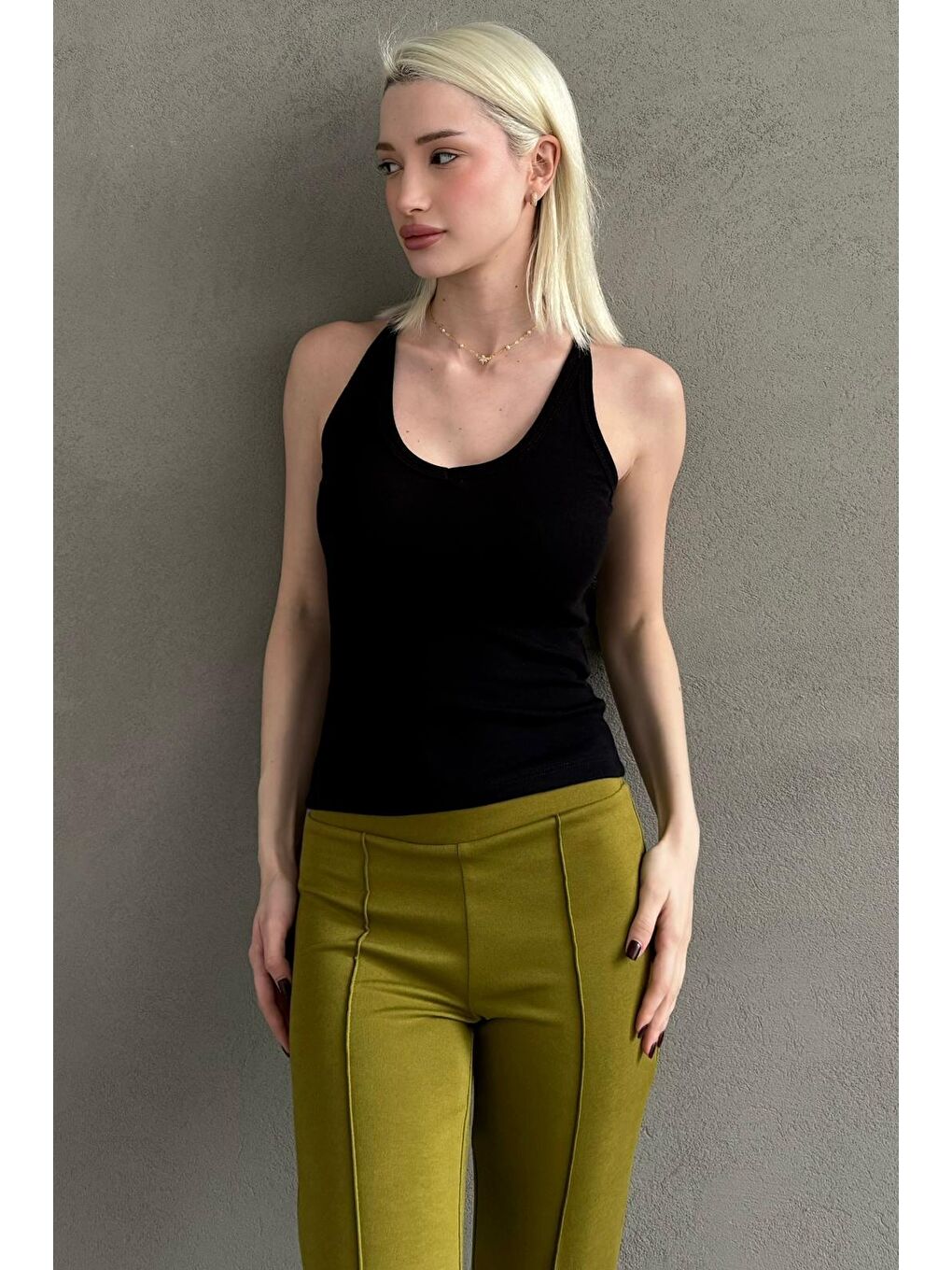 Siyah Basic Vücuda Oturan Kolsuz Kadın Atlet Mg2639