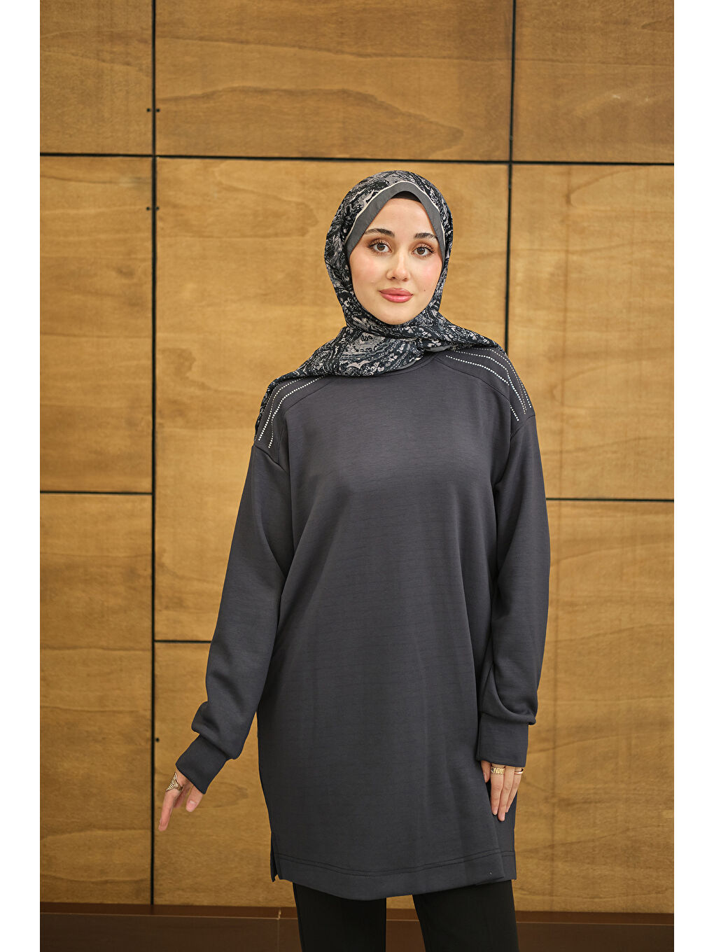 Kadın Bisiklet Yaka Omuz Taş Detay Regular Viskon Tunik Antrasit-1