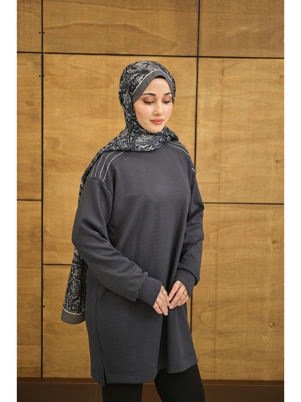 Kadın Bisiklet Yaka Omuz Taş Detay Regular Viskon Tunik Antrasit-2