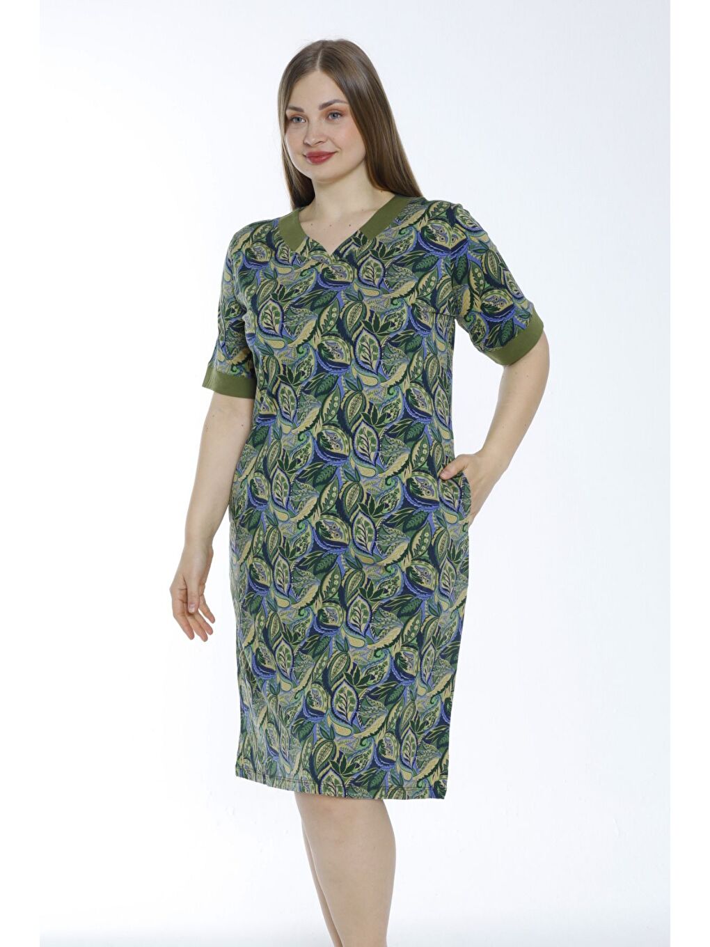 Yeşil desenli büyük beden kısa kollu cepli elbise