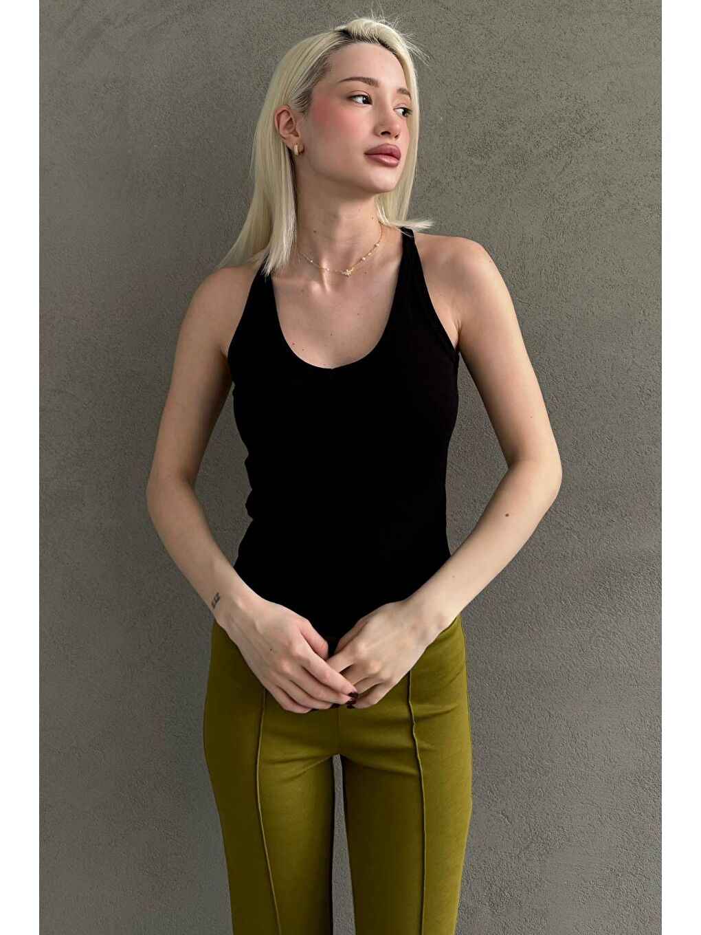 Siyah Basic Vücuda Oturan Kolsuz Kadın Atlet Mg2639-2