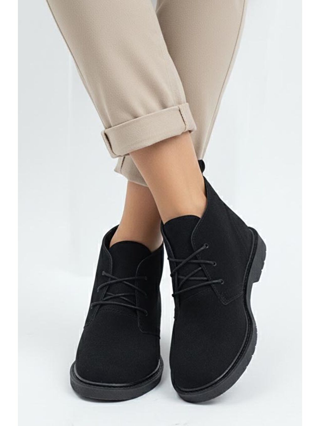 Kadın Siyah Bağcıklı Yarım Süet Bot - 27906-SIYAH-1