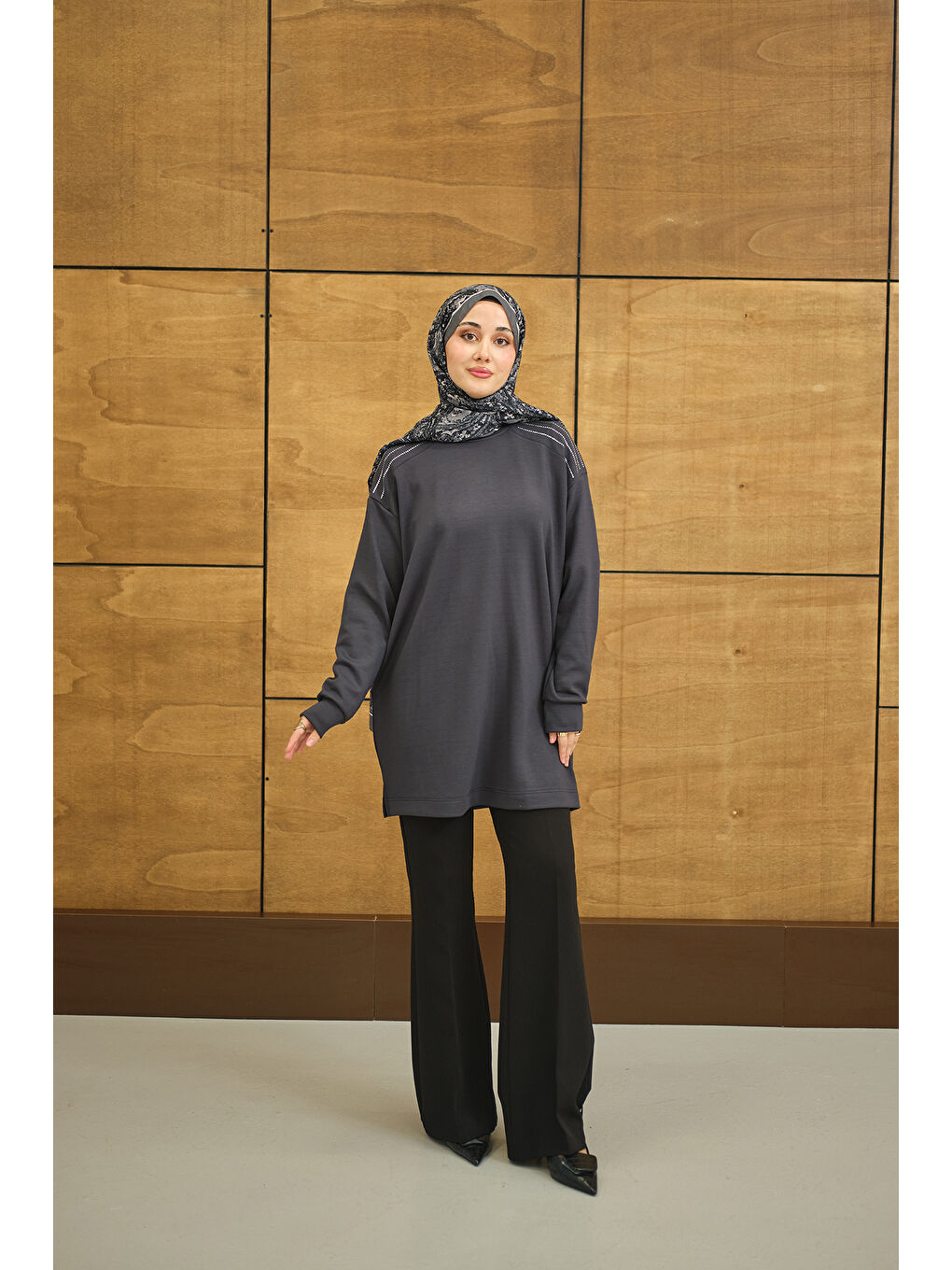 Kadın Bisiklet Yaka Omuz Taş Detay Regular Viskon Tunik Antrasit-4