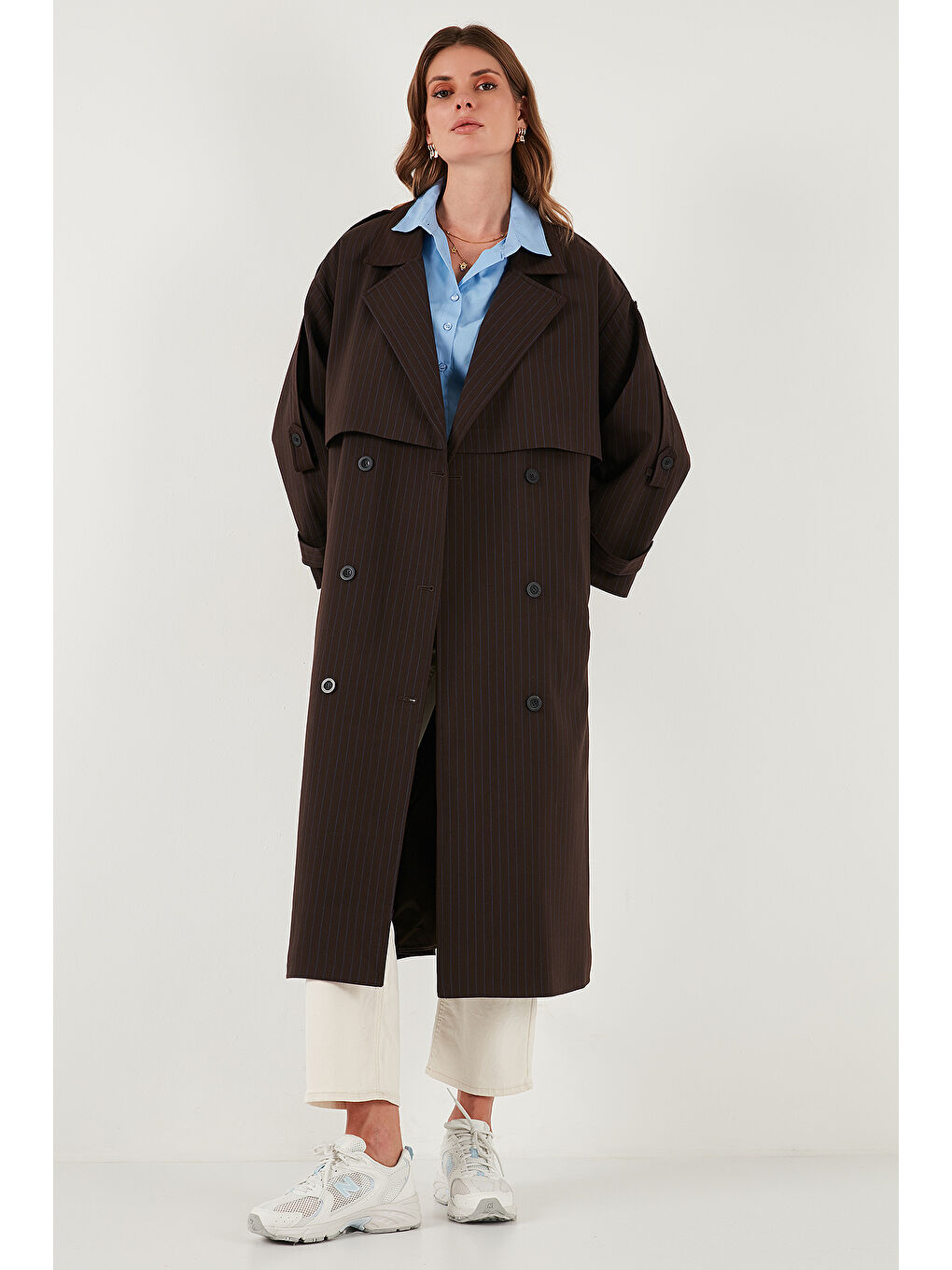 Kahverengi Çizgili Oversize Kruvaze Yaka Kuşaklı Uzun Trençkot 6839583-3
