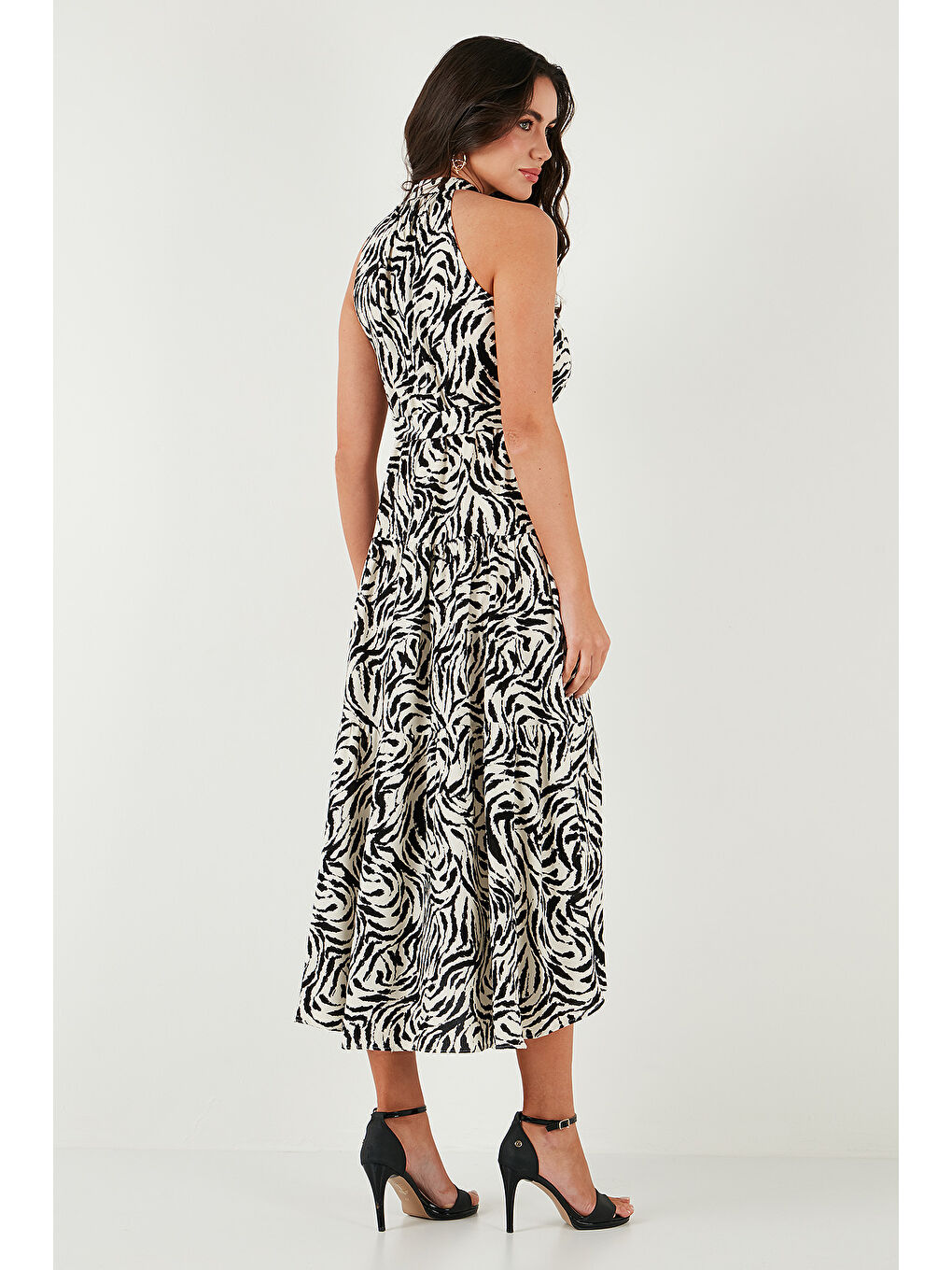 Siyah Desenli Regular Fit Halter Yaka Kemerli Midi Boy Kadın Elbise 6772030-6