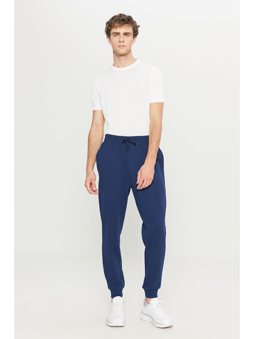 Erkek Lacivert Pamuklu Standart Fit Beli Bağlamalı Desenli Yan Cepli Eşofman Altı-1