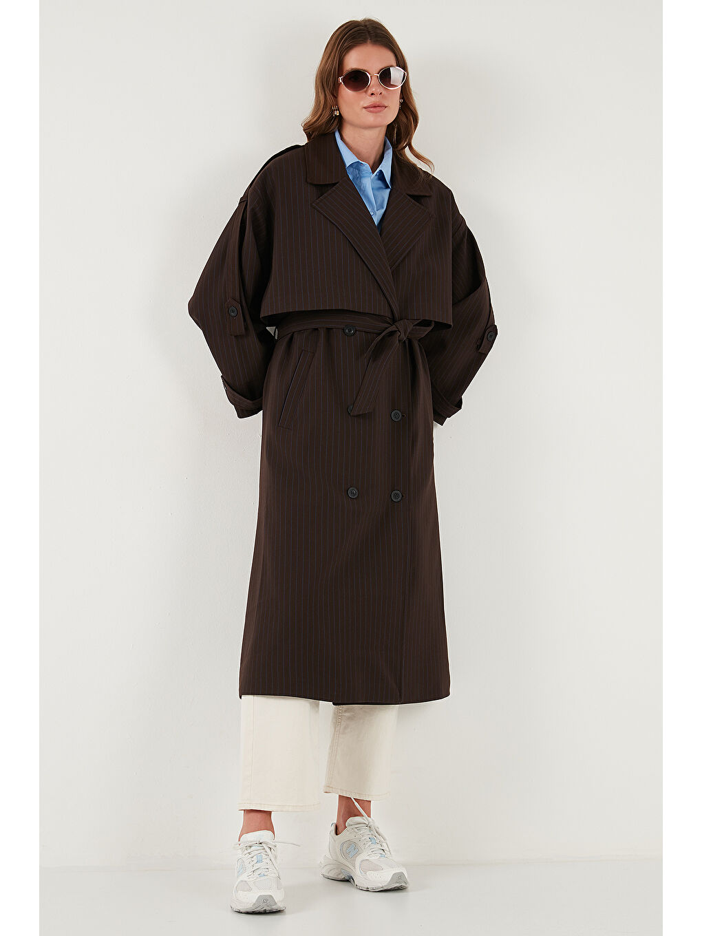 Kahverengi Çizgili Oversize Kruvaze Yaka Kuşaklı Uzun Trençkot 6839583-5