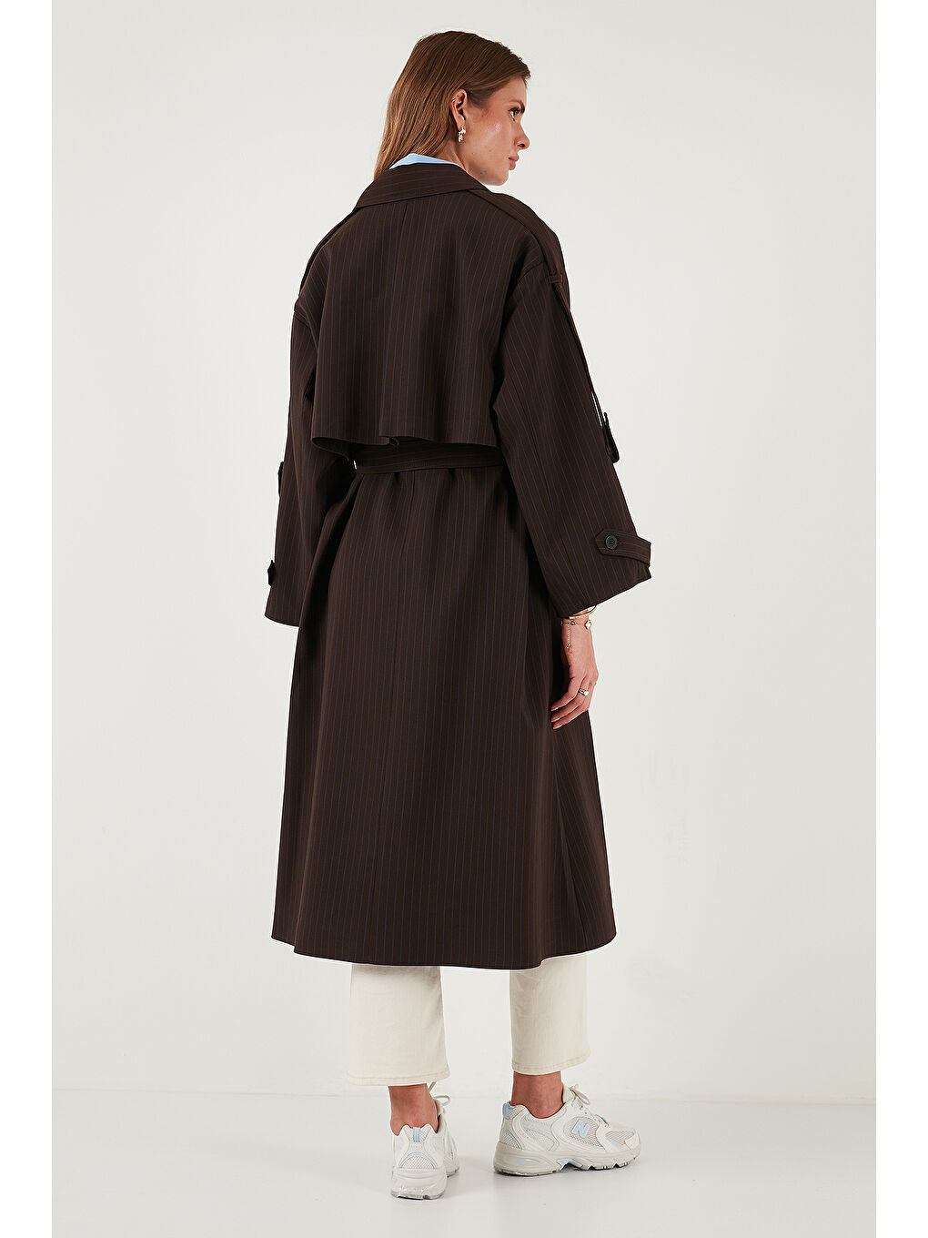 Kahverengi Çizgili Oversize Kruvaze Yaka Kuşaklı Uzun Trençkot 6839583-6