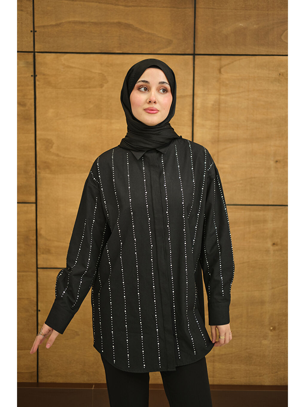 Kadın Gizli Düğmeli Ön taş Detay Regular Poplin Gömlek Siyah-1